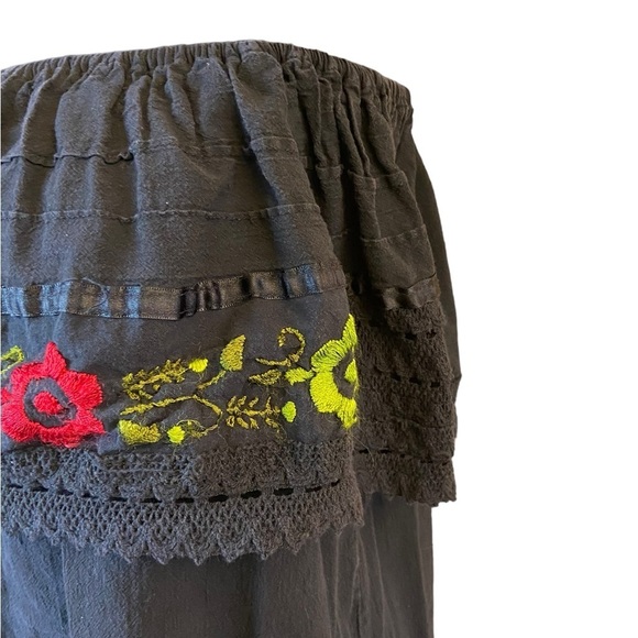 Embroidered Flowers Off The Shoulder Traditional Blouse - Picture 11 of 16